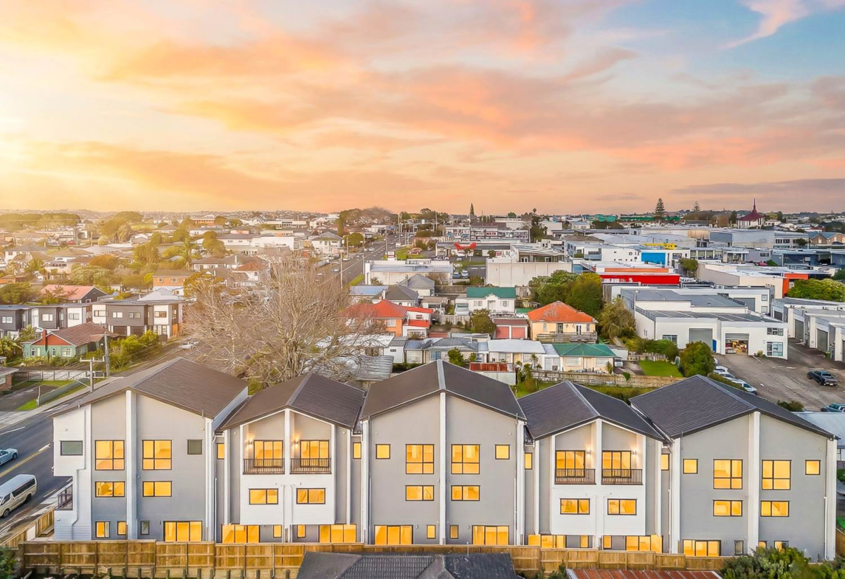 Urgent sale, 140m2 Brandnew freehold 3 beds 2 baths home with garage, just 600m to Kelston Mall (Woolworths, McDonald’s) with schools, gyms, and motorway access moments away, 0.8 km to Glen Eden School, 10/4052 Great North Road, Glen Eden, Auckland