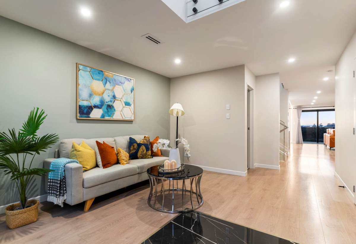 Motivated Vendor, Ignore The CV, 2 kitchens, 7 beds + study 6.5 baths house with double garage and 3beds 2 baths granny, move-in ready, close to The Gardens School, the Botanic Gardens, and with easy motorway access, 20 Jabal Crescent, Totara Park, Auckland