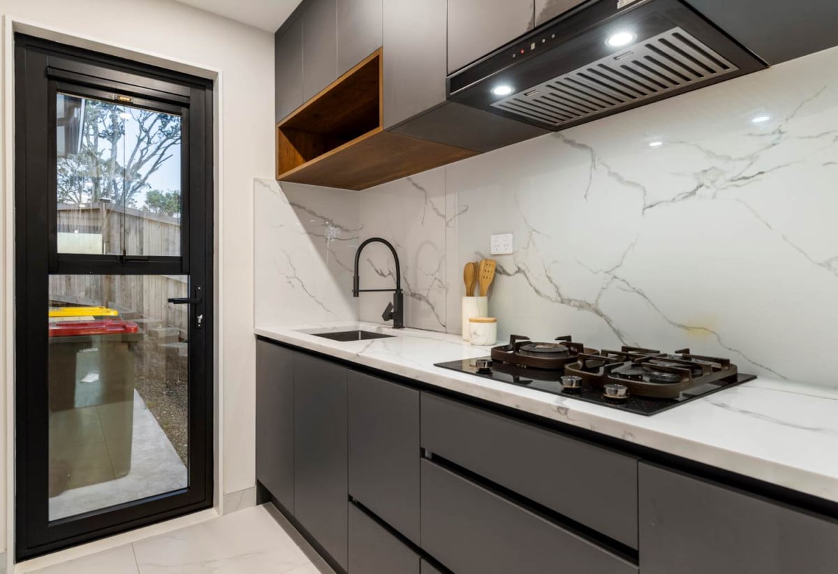 Motivated Vendor, Ignore The CV, 2 kitchens, 7 beds + study 6.5 baths house with double garage and 3beds 2 baths granny, move-in ready, close to The Gardens School, the Botanic Gardens, and with easy motorway access, 20 Jabal Crescent, Totara Park, Auckland