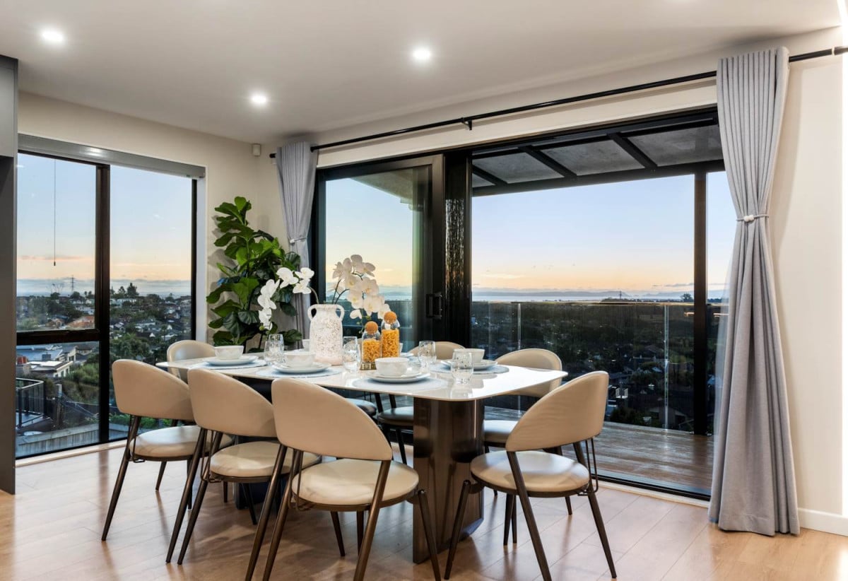 Motivated Vendor, Ignore The CV, 2 kitchens, 7 beds + study 6.5 baths house with double garage and 3beds 2 baths granny, move-in ready, close to The Gardens School, the Botanic Gardens, and with easy motorway access, 20 Jabal Crescent, Totara Park, Auckland