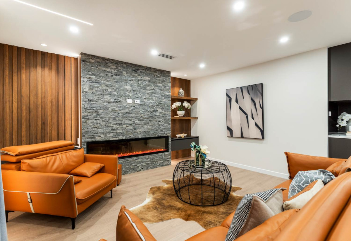 Motivated Vendor, Ignore The CV, 2 kitchens, 7 beds + study 6.5 baths house with double garage and 3beds 2 baths granny, move-in ready, close to The Gardens School, the Botanic Gardens, and with easy motorway access, 20 Jabal Crescent, Totara Park, Auckland