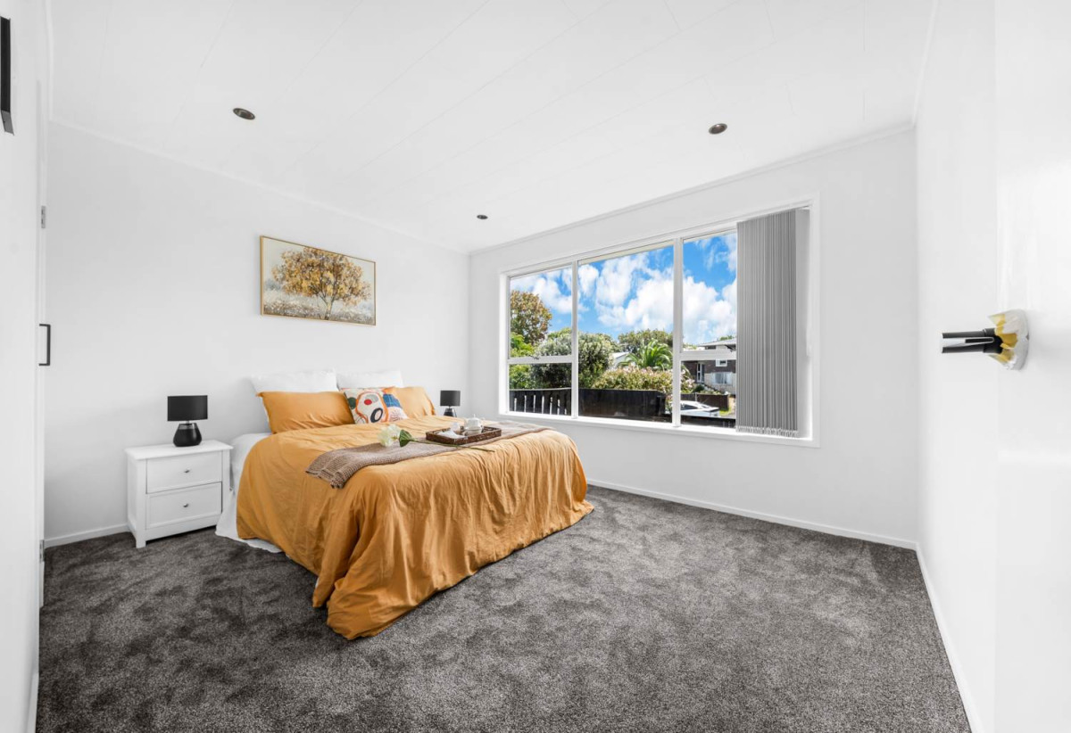 Urgent sale, 607m2 section, Renovated 4 beds 2 baths house with garage, close to parks, schools, shopping centres, 0.7 km to Elm Park School, 38 Hope Farm Avenue, Pakuranga Heights, Auckland