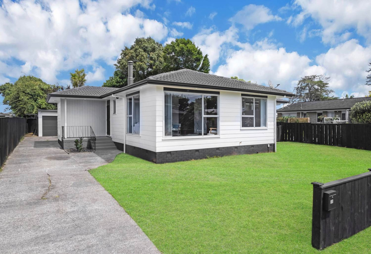 Urgent sale, 607m2 section, Renovated 4 beds 2 baths house with garage, close to parks, schools, shopping centres, 0.7 km to Elm Park School, 38 Hope Farm Avenue, Pakuranga Heights, Auckland