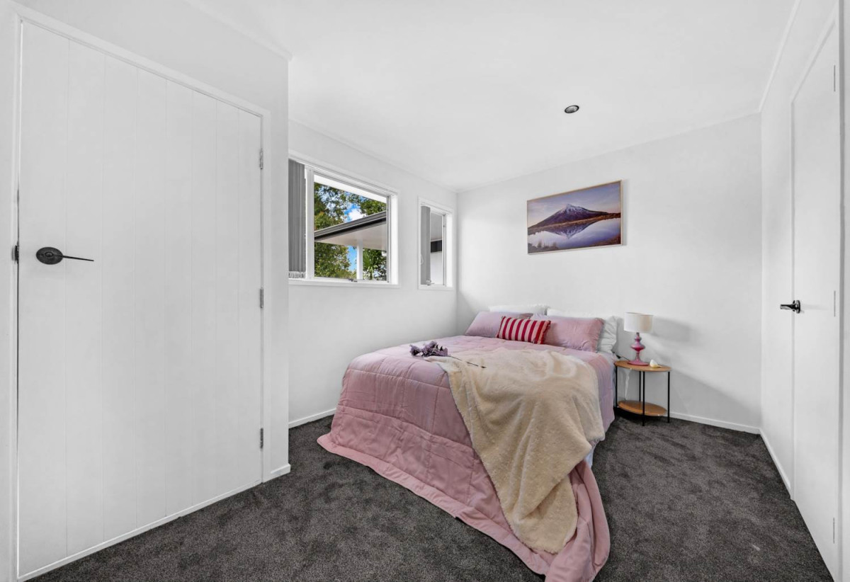 Urgent sale, 607m2 section, Renovated 4 beds 2 baths house with garage, close to parks, schools, shopping centres, 0.7 km to Elm Park School, 38 Hope Farm Avenue, Pakuranga Heights, Auckland