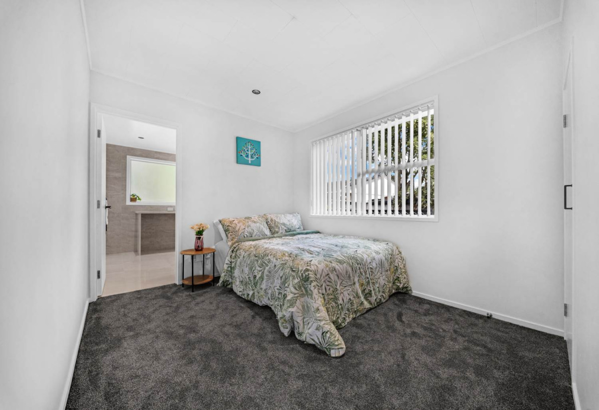 Urgent sale, 607m2 section, Renovated 4 beds 2 baths house with garage, close to parks, schools, shopping centres, 0.7 km to Elm Park School, 38 Hope Farm Avenue, Pakuranga Heights, Auckland