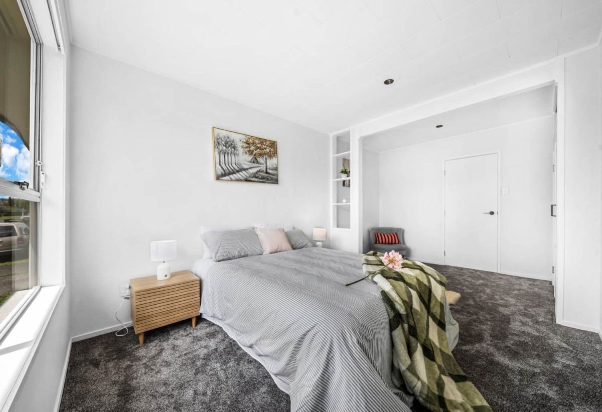 Urgent sale, 607m2 section, Renovated 4 beds 2 baths house with garage, close to parks, schools, shopping centres, 0.7 km to Elm Park School, 38 Hope Farm Avenue, Pakuranga Heights, Auckland