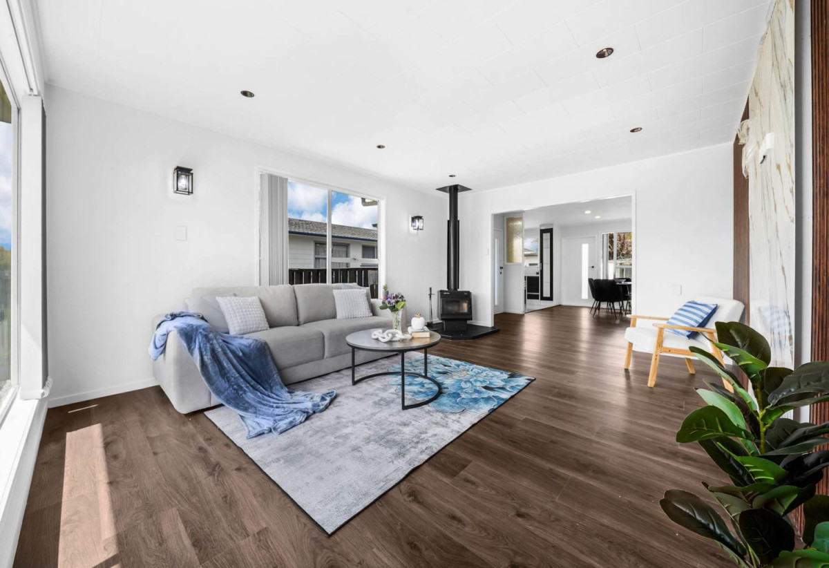 Urgent sale, 607m2 section, Renovated 4 beds 2 baths house with garage, close to parks, schools, shopping centres, 0.7 km to Elm Park School, 38 Hope Farm Avenue, Pakuranga Heights, Auckland