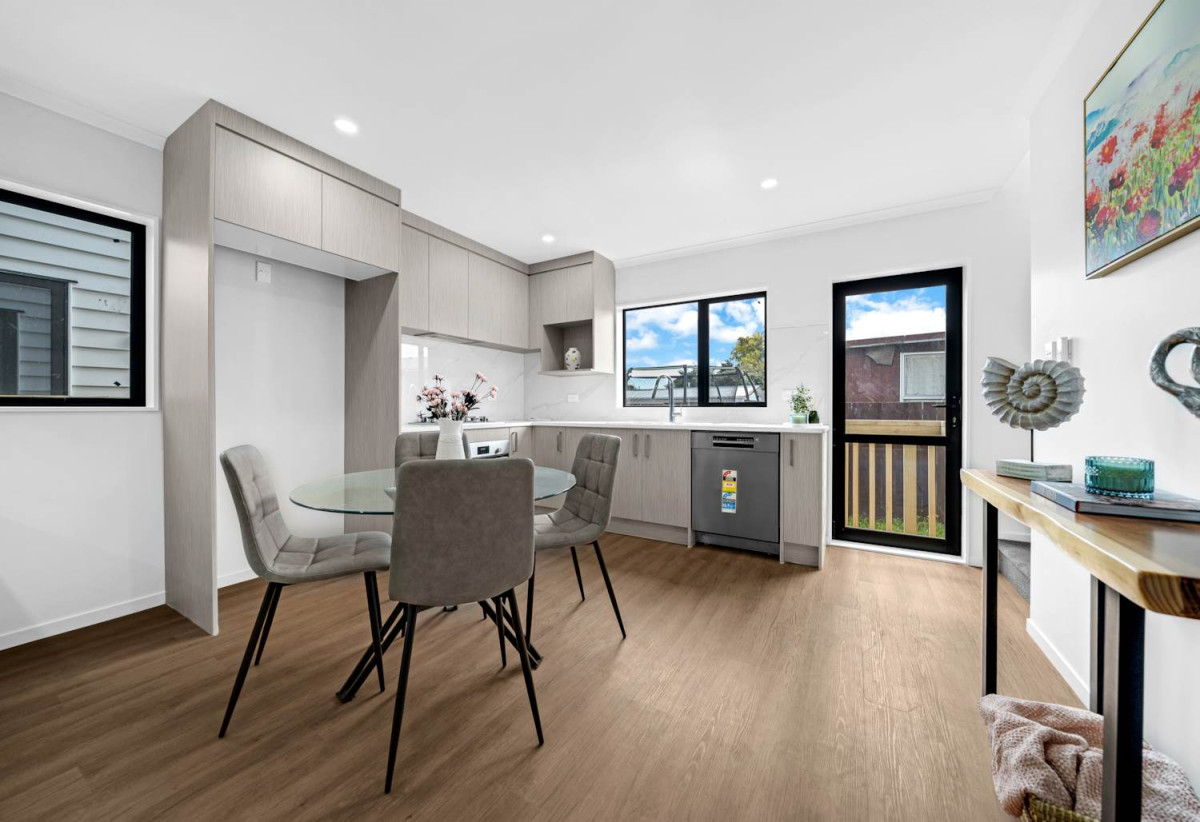 Brandnew standalone 4 beds 2.5 baths home with garage, close to Papakura Town Centre, local schools, parks, and easy motorway access, 0.3 km to Cosgrove School, 1.4 km to Papakura High School, 1.6 km to Papakura Intermediate, Lot 1/174B Clevedon Road, Papakura, Auckland