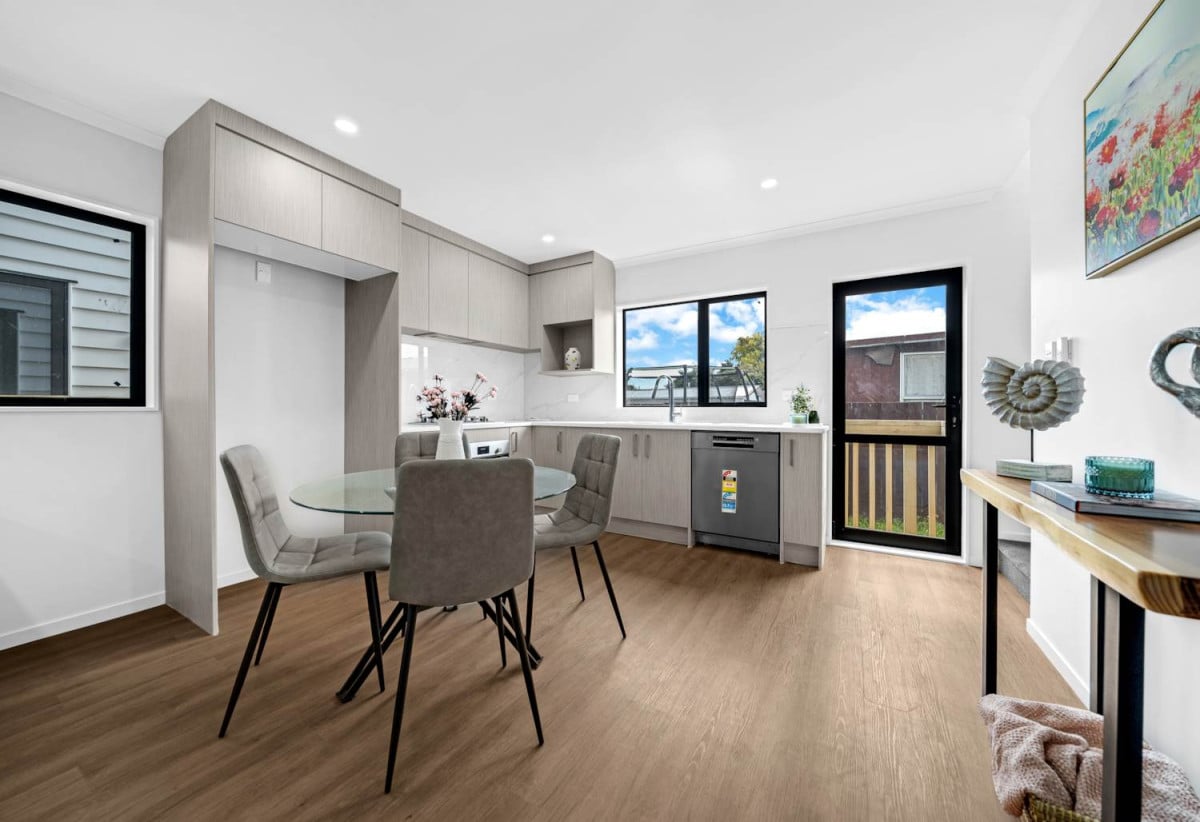 Brandnew standalone 3 beds 2.5 baths home with garage, close to Papakura Town Centre, local schools, parks, and easy motorway access, 0.3 km to Cosgrove School, 1.4 km to Papakura High School, 1.6 km to Papakura Intermediate, Lot 2/174B Clevedon Road, Papakura, Auckland
