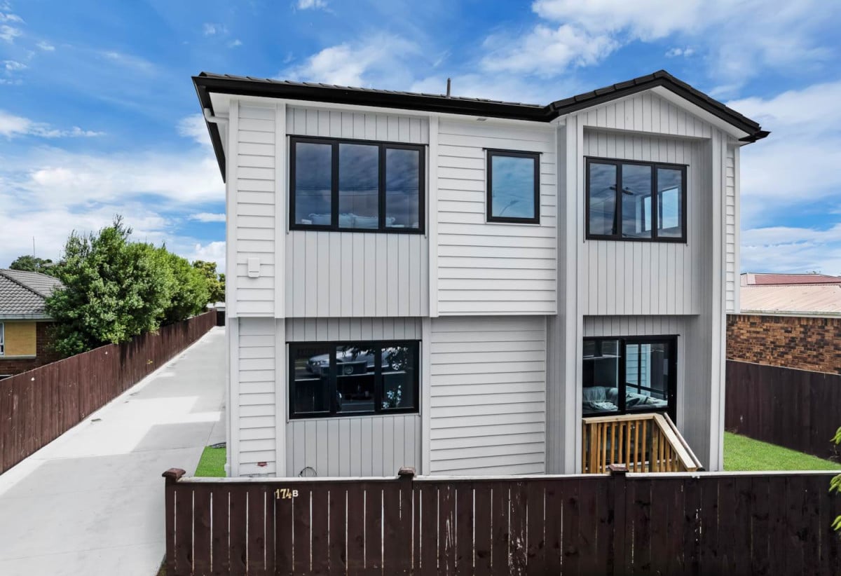 Brandnew standalone 4 beds 2.5 baths home with garage, close to Papakura Town Centre, local schools, parks, and easy motorway access, 0.3 km to Cosgrove School, 1.4 km to Papakura High School, 1.6 km to Papakura Intermediate, Lot 1/174B Clevedon Road, Papakura, Auckland