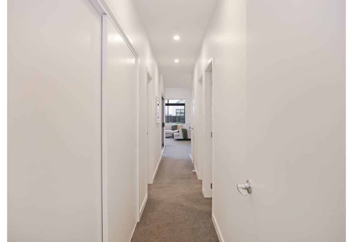 122 Sqm FLOOR AREA, 2 beds (1 ensuite) + Rumpus room 2 baths house with garage, close to schools, South Gate Shopping Centre, 0.7 km to Papakura Normal School, 17 Liberation Road, Takanini, Auckland