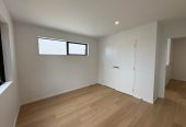 For rent, 3 beds 2.5 baths townhouse with garage, available 26th June, 6/8 Grove Lane, Pakuranga, Auckland