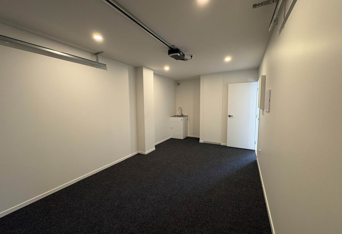 For rent, 3 beds 2.5 baths townhouse with garage, available 26th June, 6/8 Grove Lane, Pakuranga, Auckland