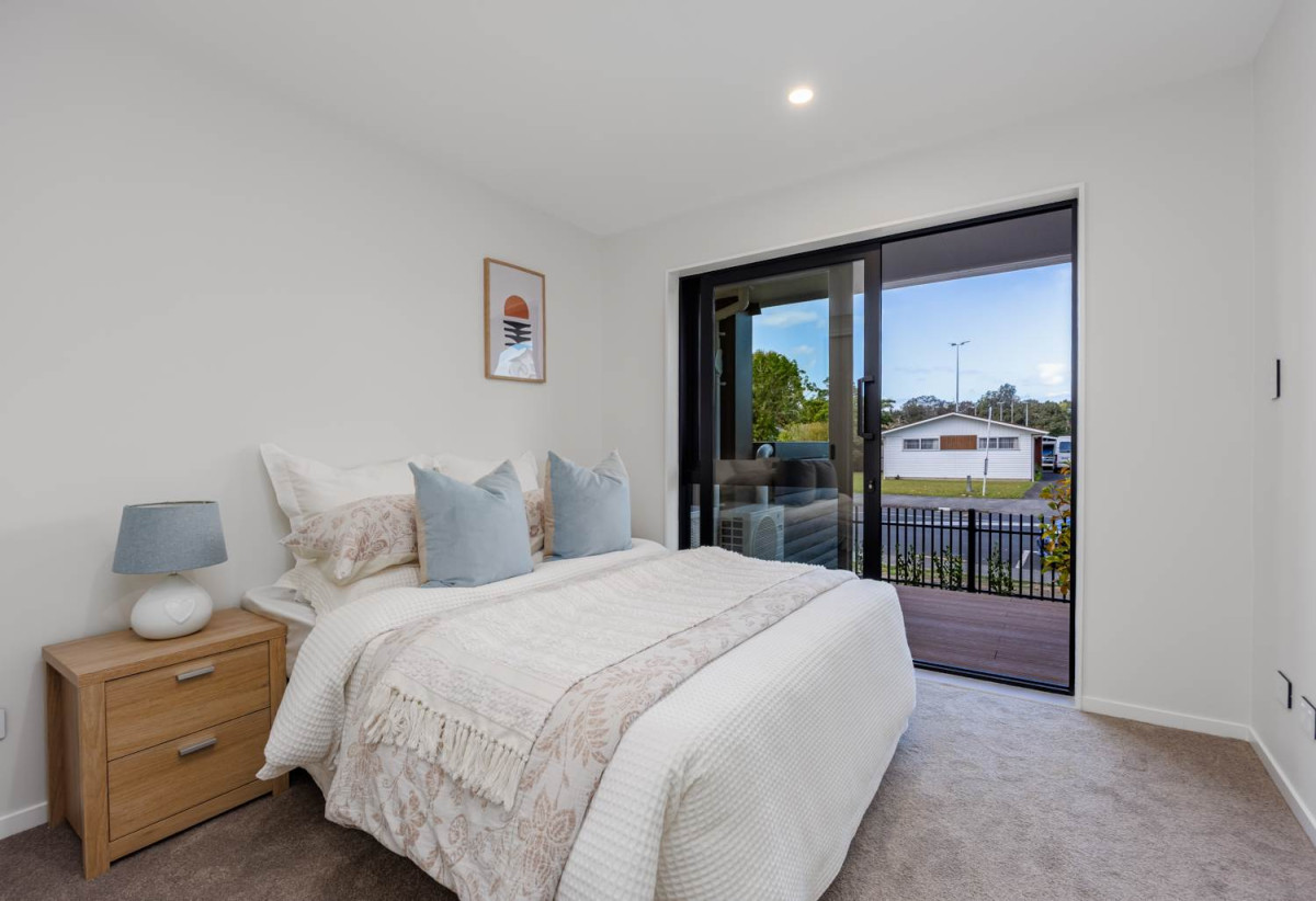 10-Year Master Build Guarantee, Westlake Boys and Girls school zone with Park View, Brandnew Freehold 4 beds (1 ensuite) 3.5 baths home with garage, 1 bed 1 bath ground floor, Walking distance to Sunnynook Park, Woolworths Supermarket, 111D Sycamore Drive, Sunnynook, Auckland