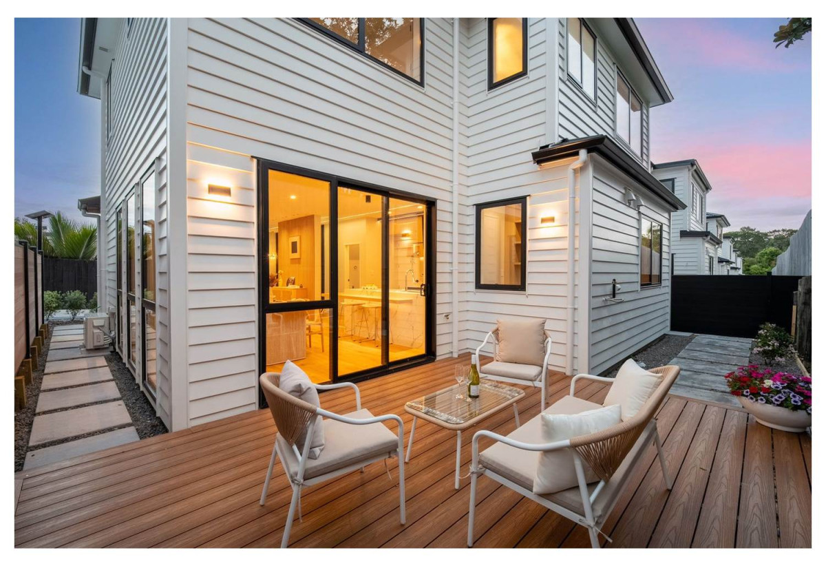Rangitoto College and Double Westlake school zone, Brandnew standalone 4 beds 2.5 baths home with garage , minutes from the stunning Campbells Bay Beach, local cafés, parks, and coastal walkways, schools, 0.8 km to Campbells Bay School, 2/8 Park Rise, Campbells Bay, Auckland