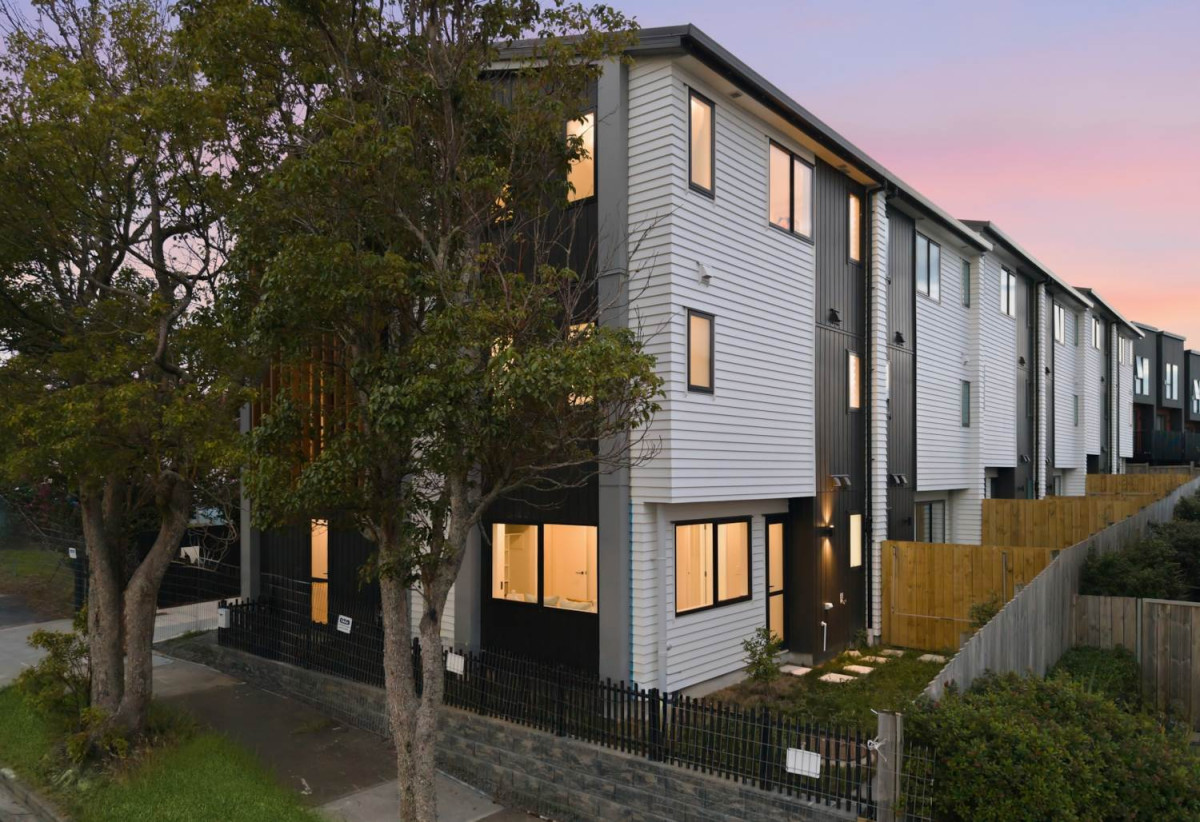 172m2 Brandnew 4 beds 3.5 baths home with garage, 1 bed 1 bath ground floor, close to schools, town centre, 0.2 km to Glen Innes School, 0.8 km to Tamaki College, 8C Epping Street, Glen Innes, Auckland