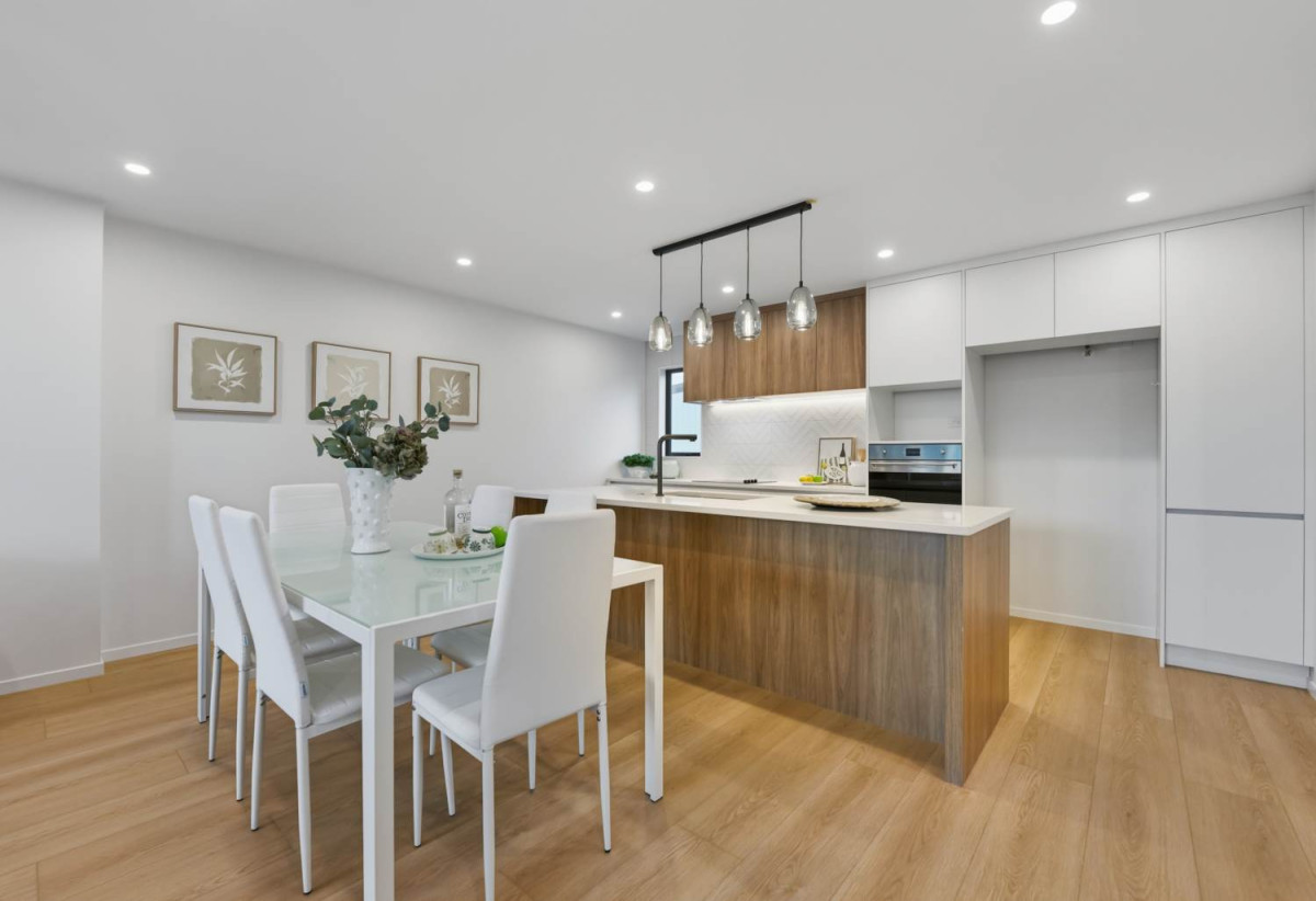 172m2 Brandnew 4 beds 3.5 baths home with garage, 1 bed 1 bath ground floor, close to schools, town centre, 0.2 km to Glen Innes School, 0.8 km to Tamaki College, 8C Epping Street, Glen Innes, Auckland