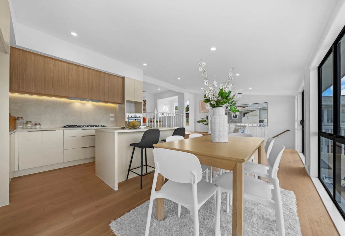 688 m2 section, Renovated 5 beds 3 baths house + Bonus Section – RC, BC, EPA Approved for an additional 243.87m² dwelling on 299m², close to schools, shops, motorway access, 0.3 km to New Windsor School, 26 Ted William Street, New Windsor, Auckland