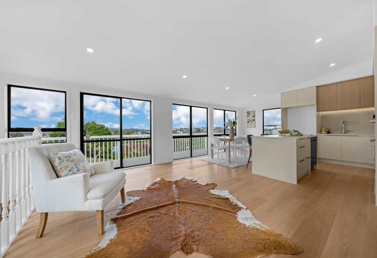 688 m2 section, Renovated 5 beds 3 baths house + Bonus Section – RC, BC, EPA Approved for an additional 243.87m² dwelling on 299m², close to schools, shops, motorway access, 0.3 km to New Windsor School, 26 Ted William Street, New Windsor, Auckland