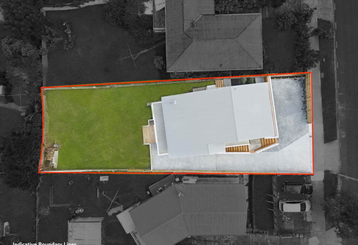 688 m2 section, Renovated 5 beds 3 baths house + Bonus Section – RC, BC, EPA Approved for an additional 243.87m² dwelling on 299m², close to schools, shops, motorway access, 0.3 km to New Windsor School, 26 Ted William Street, New Windsor, Auckland