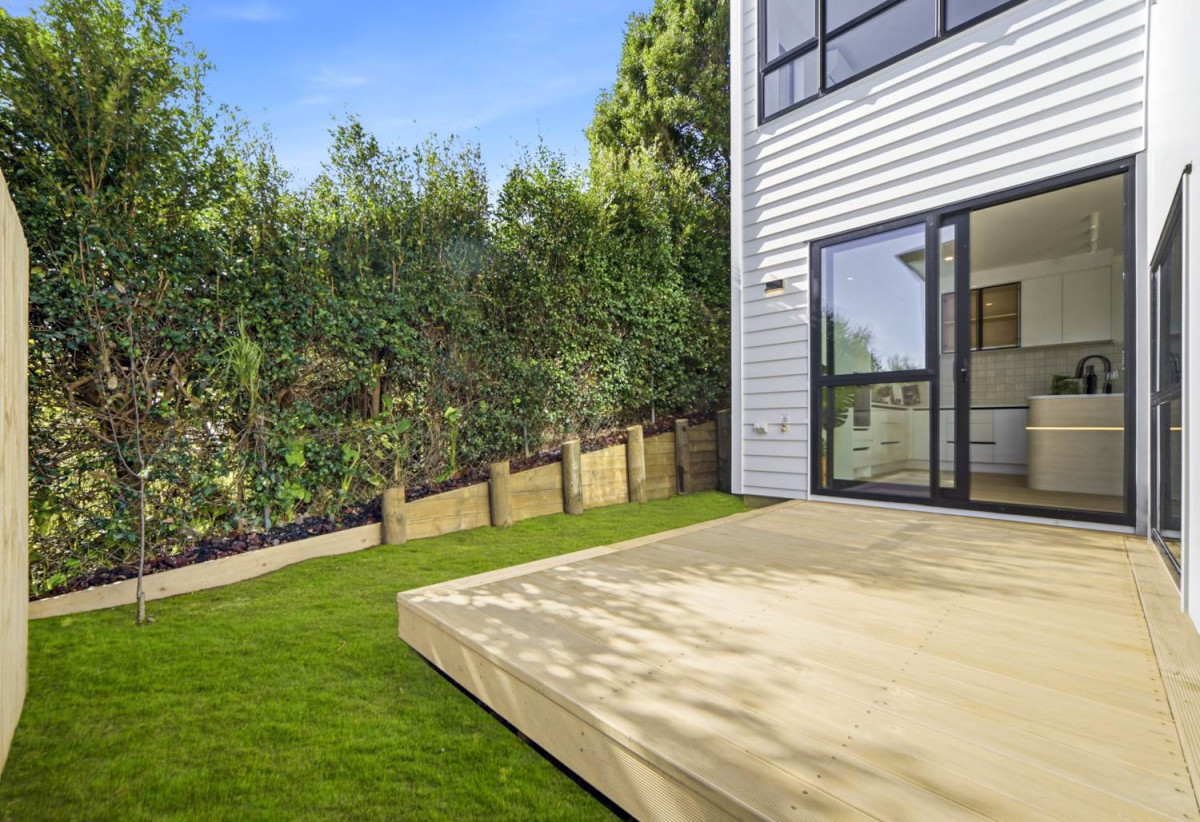 Brandnew standalone 4 beds 2.5 baths home with garage, Minutes away from Glenfield Mall and recreation centre, Kaipatiki Park & outdoor recreation areas, 1.1 km to Glenfield Intermediate School, Lot 2/16 Waverley Avenue, Glenfield, Auckland