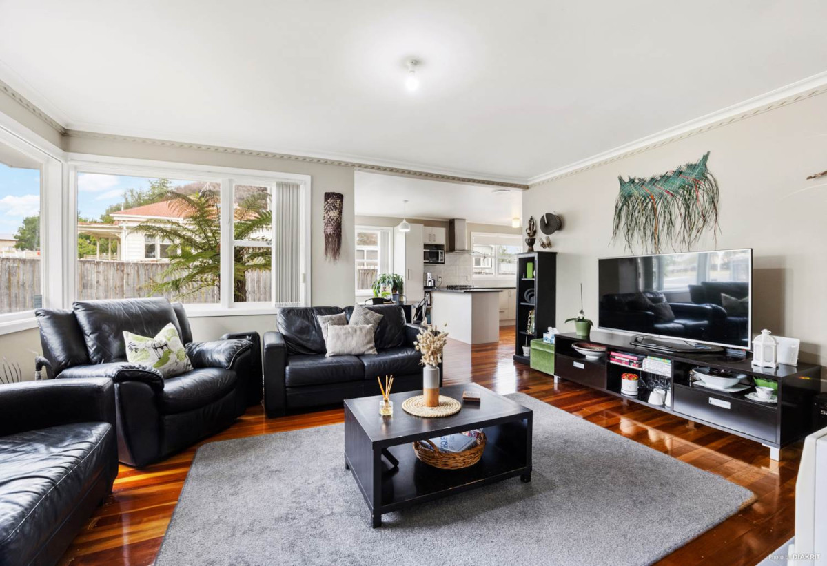 809m2 section, 3 beds 1 bath house with standalone double garage, move-in ready, close to Lynn Mall, schools, 0.7 km to Kelston School, 45 Rimu Street, New Lynn, Auckland