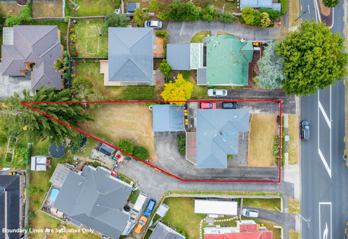 809m2 section, 3 beds 1 bath house with standalone double garage, move-in ready, close to Lynn Mall, schools, 0.7 km to Kelston School, 45 Rimu Street, New Lynn, Auckland