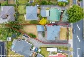809m2 section, 3 beds 1 bath house with standalone double garage, move-in ready, close to Lynn Mall, schools, 0.7 km to Kelston School, 45 Rimu Street, New Lynn, Auckland