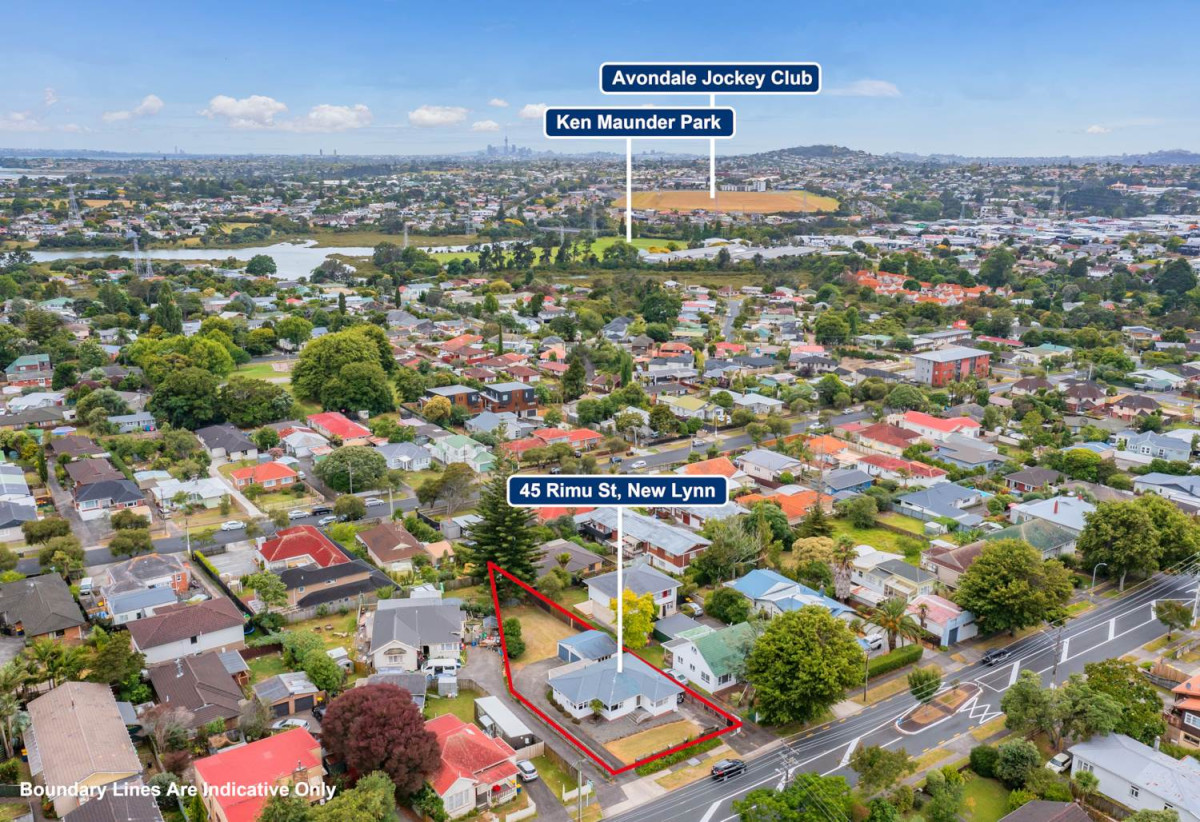 809m2 section, 3 beds 1 bath house with standalone double garage, move-in ready, close to Lynn Mall, schools, 0.7 km to Kelston School, 45 Rimu Street, New Lynn, Auckland