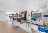 6 beds 3.5 baths house with garage, 2 beds 1 bath ground floor, close to schools, Manurewa town centre, Auckland Botanic Gardens, 0.4 km to Randwick Park School, 1 km to Alfriston College, 38A Hyperion Drive, Randwick Park, Auckland