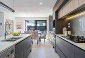6 beds 3.5 baths house with garage, 2 beds 1 bath ground floor, close to schools, Manurewa town centre, Auckland Botanic Gardens, 0.4 km to Randwick Park School, 1 km to Alfriston College, 38A Hyperion Drive, Randwick Park, Auckland