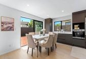 6 beds 3.5 baths house with garage, 2 beds 1 bath ground floor, close to schools, Manurewa town centre, Auckland Botanic Gardens, 0.4 km to Randwick Park School, 1 km to Alfriston College, 38A Hyperion Drive, Randwick Park, Auckland