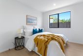 6 beds 3.5 baths house with garage, 2 beds 1 bath ground floor, close to schools, Manurewa town centre, Auckland Botanic Gardens, 0.4 km to Randwick Park School, 1 km to Alfriston College, 38A Hyperion Drive, Randwick Park, Auckland