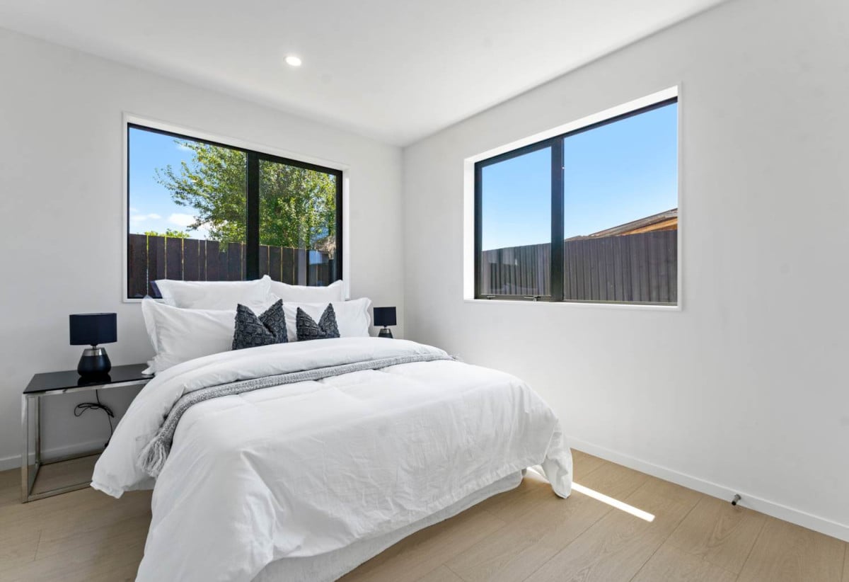 6 beds 3.5 baths house with garage, 2 beds 1 bath ground floor, close to schools, Manurewa town centre, Auckland Botanic Gardens, 0.4 km to Randwick Park School, 1 km to Alfriston College, 38A Hyperion Drive, Randwick Park, Auckland