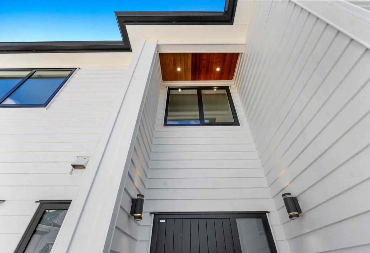 6 beds 3.5 baths house with garage, 2 beds 1 bath ground floor, close to schools, Manurewa town centre, Auckland Botanic Gardens, 0.4 km to Randwick Park School, 1 km to Alfriston College, 38A Hyperion Drive, Randwick Park, Auckland