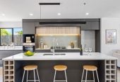 6 beds 3.5 baths house with garage, 2 beds 1 bath ground floor, close to schools, Manurewa town centre, Auckland Botanic Gardens, 0.4 km to Randwick Park School, 1 km to Alfriston College, 38A Hyperion Drive, Randwick Park, Auckland