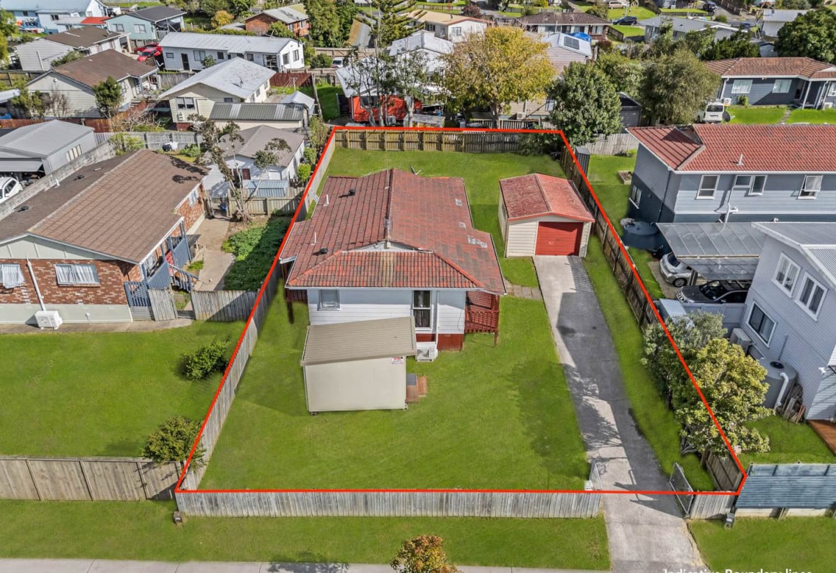624m2 section, 3 beds 1 bath house with standalone garage, close to Manurewa town centre, Auckland Botanic Gardens, schools, motorway access, 0.3 km to Manurewa East School, 0.9 km to Greenmeadows Intermediate and Alfriston College, 27 Secretariat Place, Randwick Park, Auckland