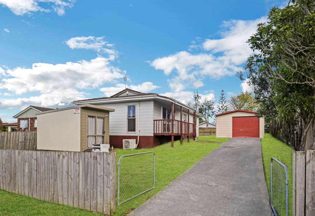 624m2 section, 3 beds 1 bath house with standalone garage, close to Manurewa town centre, Auckland Botanic Gardens, schools, motorway access, 0.3 km to Manurewa East School, 0.9 km to Greenmeadows Intermediate and Alfriston College, 27 Secretariat Place, Randwick Park, Auckland