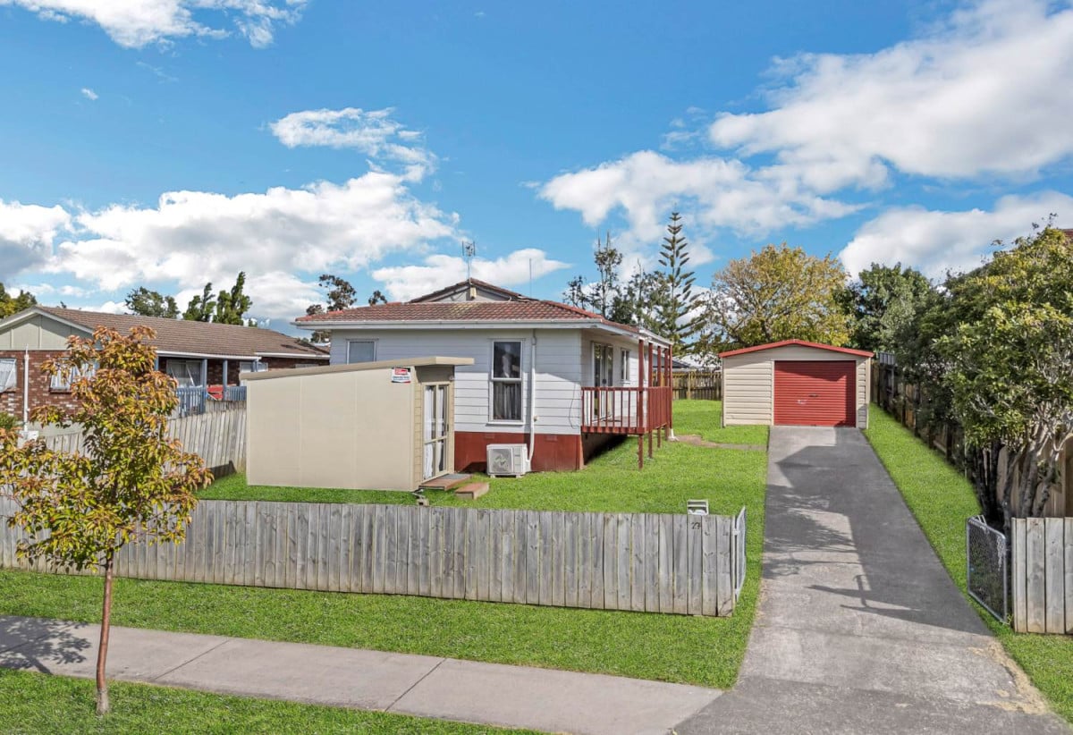624m2 section, 3 beds 1 bath house with standalone garage, close to Manurewa town centre, Auckland Botanic Gardens, schools, motorway access, 0.3 km to Manurewa East School, 0.9 km to Greenmeadows Intermediate and Alfriston College, 27 Secretariat Place, Randwick Park, Auckland