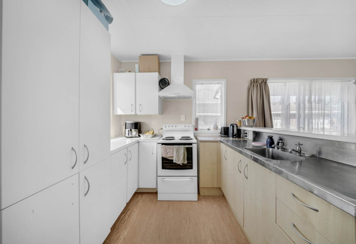 624m2 section, 3 beds 1 bath house with standalone garage, close to Manurewa town centre, Auckland Botanic Gardens, schools, motorway access, 0.3 km to Manurewa East School, 0.9 km to Greenmeadows Intermediate and Alfriston College, 27 Secretariat Place, Randwick Park, Auckland