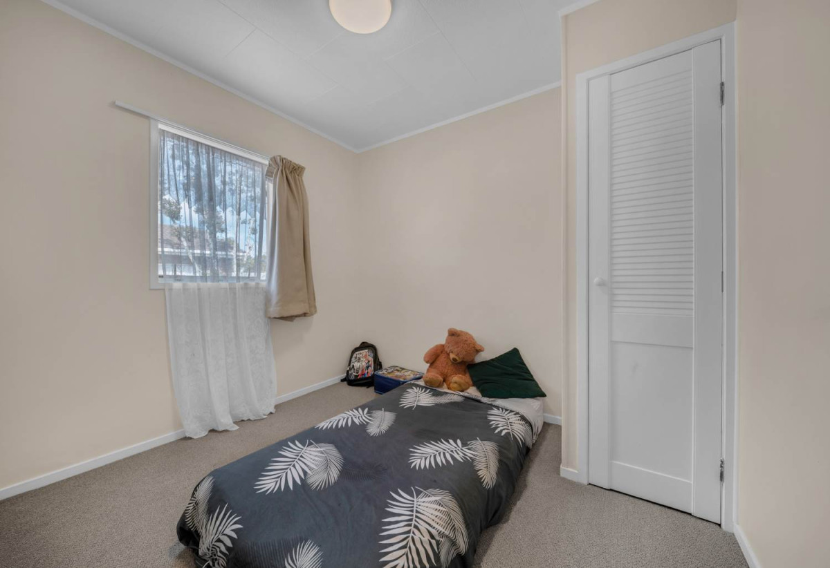 624m2 section, 3 beds 1 bath house with standalone garage, close to Manurewa town centre, Auckland Botanic Gardens, schools, motorway access, 0.3 km to Manurewa East School, 0.9 km to Greenmeadows Intermediate and Alfriston College, 27 Secretariat Place, Randwick Park, Auckland