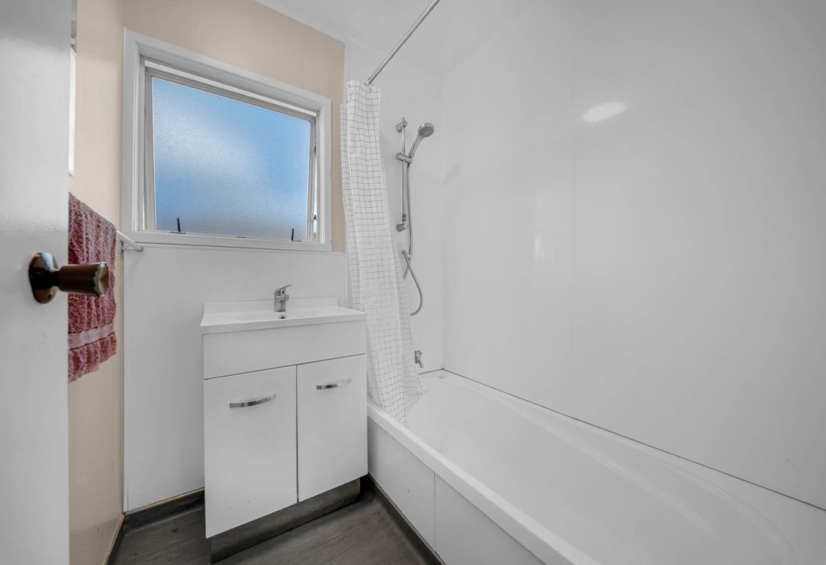 624m2 section, 3 beds 1 bath house with standalone garage, close to Manurewa town centre, Auckland Botanic Gardens, schools, motorway access, 0.3 km to Manurewa East School, 0.9 km to Greenmeadows Intermediate and Alfriston College, 27 Secretariat Place, Randwick Park, Auckland