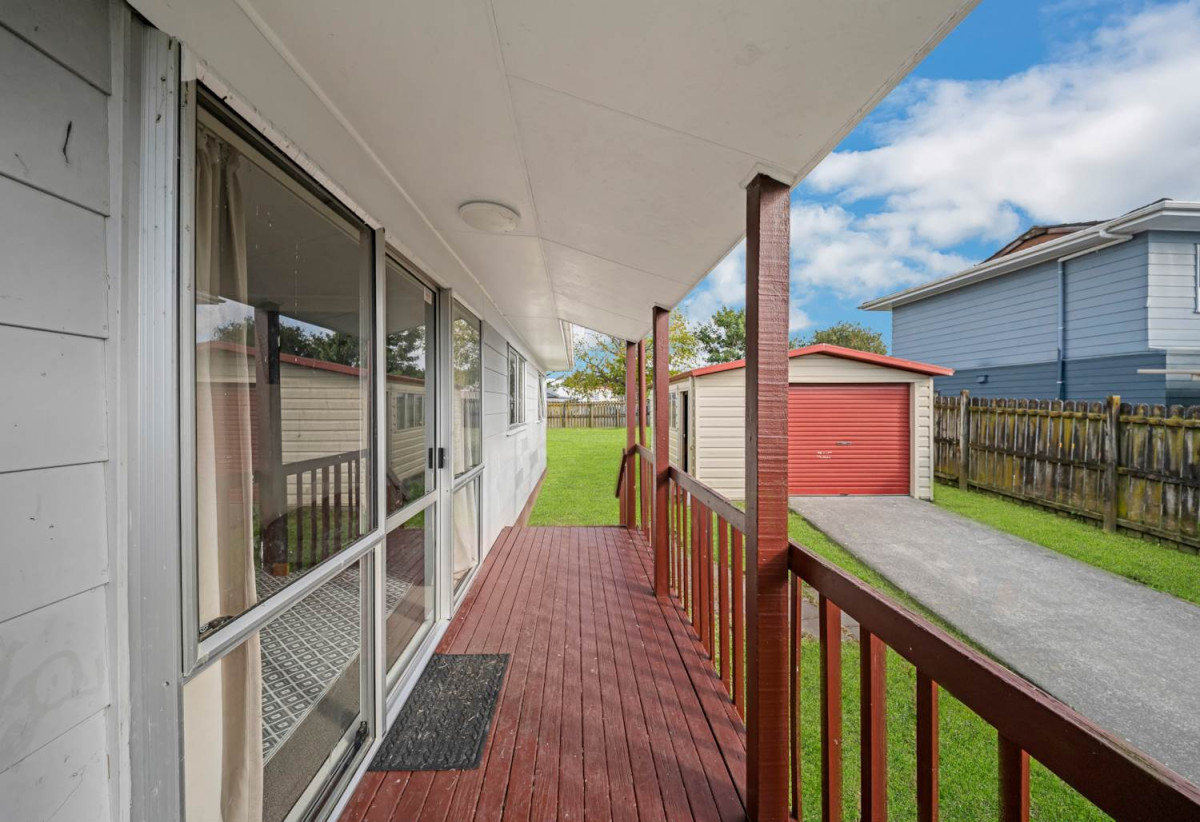 624m2 section, 3 beds 1 bath house with standalone garage, close to Manurewa town centre, Auckland Botanic Gardens, schools, motorway access, 0.3 km to Manurewa East School, 0.9 km to Greenmeadows Intermediate and Alfriston College, 27 Secretariat Place, Randwick Park, Auckland