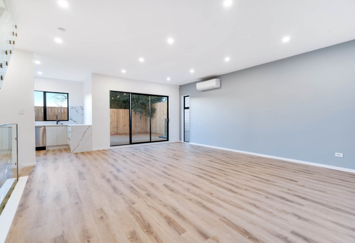 Macleans College zone, Standalone 5 beds 3.5 baths home with double garage, and A private entry leads to a downstairs bedroom with its own ensuite, 0.3 km to Macleans Primary School, 0.6 km to Macleans College, 0.7 km to Bucklands Beach Intermediate, 27B Jandell Crescent, Bucklands Beach, Auckland