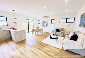 Macleans College zone, Standalone 5 beds 3.5 baths home with double garage, and A private entry leads to a downstairs bedroom with its own ensuite, 0.3 km to Macleans Primary School, 0.6 km to Macleans College, 0.7 km to Bucklands Beach Intermediate, 27B Jandell Crescent, Bucklands Beach, Auckland