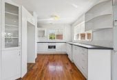 For rent, Right Next to MacLean’s College, 3 beds 1 bath house with garage, available now, 47 Macleans Road, Bucklands Beach, Auckland