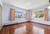 For rent, Right Next to MacLean’s College, 3 beds 1 bath house with garage, available now, 47 Macleans Road, Bucklands Beach, Auckland