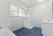 For rent, Right Next to MacLean’s College, 3 beds 1 bath house with garage, available now, 47 Macleans Road, Bucklands Beach, Auckland