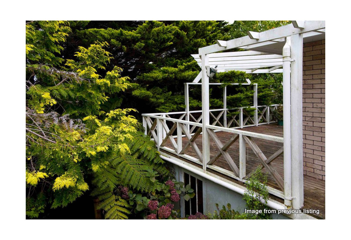 Urgent sale, vendor Must SELL before the bank steps in, 2352m2 section, 121m2 3 beds 1 bath house, Currently rented, just 1 minute’s drive to Sunnyvale Train Station and Park & Ride, with Sunnyvale Primary School, shopping malls, transport links, and key amenities nearby. 0.6 km to Sunnyvale School, 3 Rangeview Road, Sunnyvale, Auckland