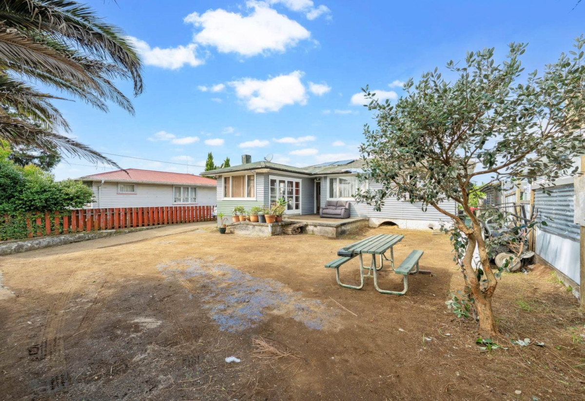 812m2 section, a 3-bedroom home at the front and a separate 2-bedroom minor dwelling at the rear requiring completion (CCC refused as noted on the LIM Report). close to shools, shops, and Sturges Road Train Station, 0.6 km to Waitakere College, 0.9 km to Pomaria Road School, 1.1 km to v and Henderson North School, 19 Larnoch Road, Henderson, Auckland